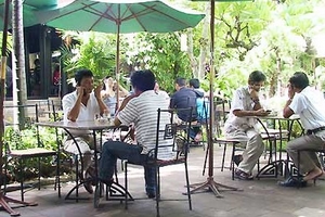 Dân nghiền cà phê tá hoả vì sữa nhiễm "độc"