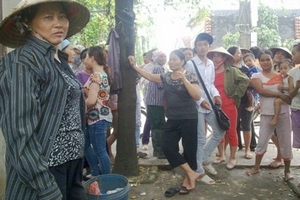 Vụ nữ sinh ném con xuống ao tại Hà Nội: Quẫn trí vì bạn trai chối bỏ