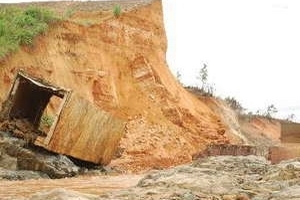 Người dân vẫn chưa được đền bù sau sự cố vỡ đập