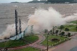 Có một người chết và ba người mất tích do bão số 6