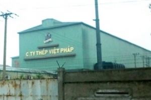 Mảnh sắt xuyên thấu ngực sau tiếng nổ lớn ở nhà máy thép