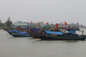 Nghệ An: Hai tàu cá bị chìm, 1 người mất tích