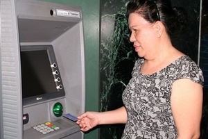 Vì sao TPHCM không muốn trả lương hưu qua bưu điện?