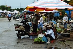 Quảng Ninh: Móng Cái "bó tay" với chợ nhếch nhác bên cửa khẩu
