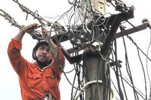 Cấp điện trở lại sau vụ nổ trạm biến áp Nghĩa Đô