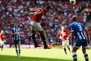 Van Persie tỏa sáng mang Siêu cúp Anh về cho M.U