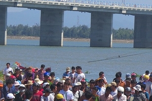 Phú Yên: Mẹ ném con xuống sông rồi nhảy cầu tự tử