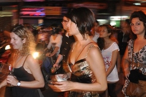 Những ông “Tây balô”  ở Hà Nội sống như thế nào?