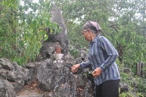 Kỳ bí ngôi chùa thiêng  và hòn đá “biết tự lớn”