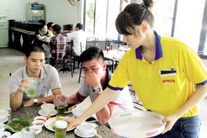 Mưu sinh khi ước mơ đại học đứt gánh