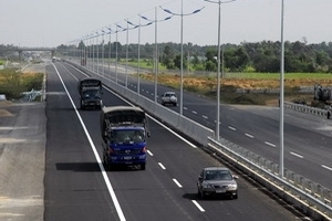 Đấu giá quyền thu phí đường cao tốc Trung Lương