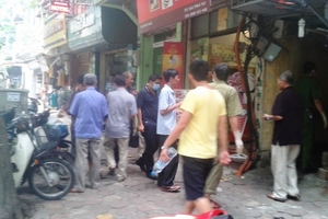 Hà Nội: Phát hiện xác người đàn ông treo cổ trên tầng 3