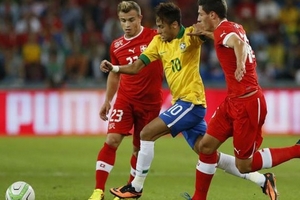 Brazil thua mất mặt, Đức bị cầm hòa trên sân nhà