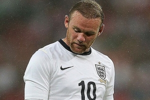 Rooney đá 66 phút cho tuyển Anh dù "chấn thương"