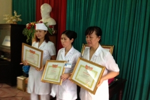 Khen thưởng 3 cá nhân tố cáo sai phạm tại Bệnh viện Đa khoa huyện Hoài Đức