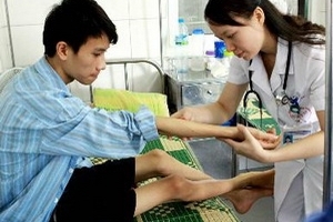 Giá dịch vụ y tế mới ở Hà Nội còn nhiều vướng mắc