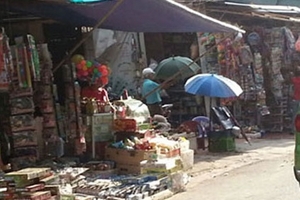 Hà Nội: Thi nhau “xẻ thịt” vỉa hè phố Nguyễn Quý Đức