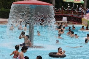 Bắc bộ trời oi bức, Trung bộ chấm dứt nắng nóng