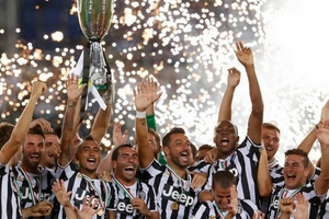 Juventus giành Siêu Cúp Italy nhờ 5 phút xuất thần