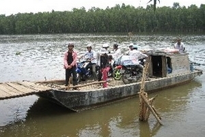 Hiểm họa rình rập trên tuyến đò ngang ở Quảng Nam