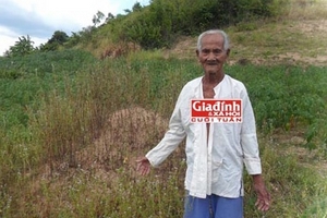 Lạ kỳ cụ ông 108 tuổi sống ẩn dật giữa hàng chục nấm mồ