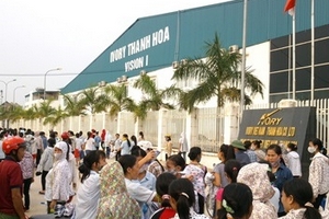 Công nhân công ty Ivory Thanh Hóa đình công đòi quyền lợi