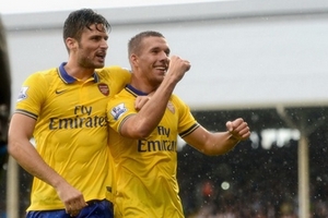 Wenger ca ngợi bộ đôi tiền đạo Giroud-Podolski