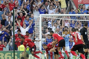 Manchester City thua sốc trước tân binh Cardiff City