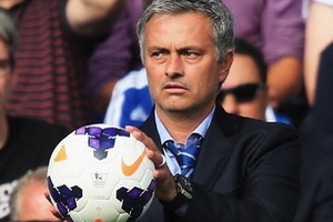 Mourinho phá hỏng "tiệc" ra mắt của David Moyes?