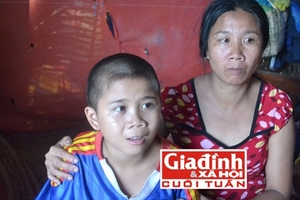 Cảm động tình mẫu tử thiêng liêng của người đàn bà điên bất hạnh