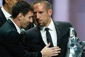 Messi cao thượng hơn Ronaldo vì đến mừng Ribery