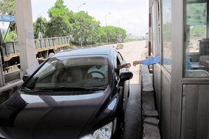 Trạm thu phí Bãi Cháy chưa thể dừng từ 1/9