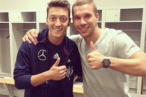 Oezil xô đổ các kỷ lục chuyển nhượng khi tới Arsenal