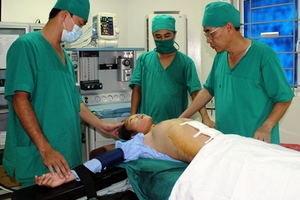 Hà Tĩnh: Cắt bỏ khối u 9,7kg cho một bệnh nhân người Lào