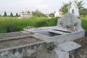 Ám ảnh ngôi mộ chôn cất hàng vạn hài nhi