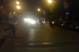 Hà Nội: Chiếm dụng vỉa hè, lòng lề đường về đêm!