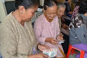 Nhọc nhằn lương hưu và lời tuyên bố bất ngờ của ông giám đốc BHXH!