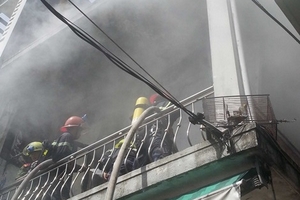 Tháo chạy khi phát hiện nhà cháy lớn ở tầng hai