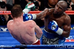 Mayweather hạ Canelo trong trận quyền Anh bạc tỷ