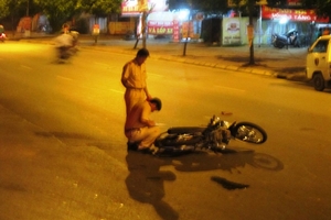 Hà Nội: Nam thanh niên đâm xe trực diện vào cụ già, cả hai nhập viện trong tình trạng nguy kịch