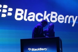 BlackBerry đang bị các hãng "om" cho... mềm giá