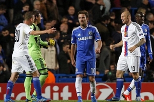 Địa chấn tại Stamford Bridge, Mourinho muối mặt