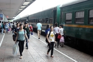 Xây gấp cầu vượt bộ hành tại ga Hà Nội và Sài Gòn