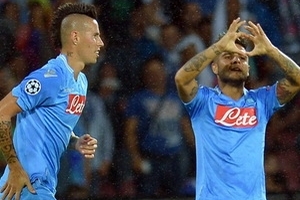 Pha đá phạt của Insigne làm Lionel Messi bị lu mờ