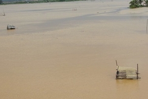 Tìm kiếm thi thể nam thanh niên bị lũ cuốn trôi