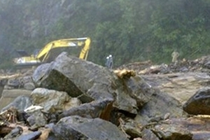 Hà Tĩnh: Sạt lở nghiêm trọng tại quốc lộ 8A
