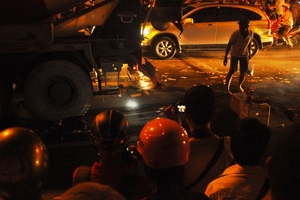 Bị xe bồn chở bê tông cuốn vào gầm nam thanh niên tử vong