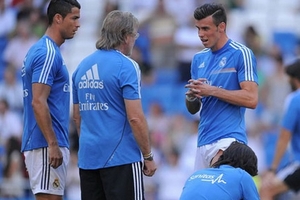 Gareth Bale chào sân Bernabeu ở trận gặp Atletico