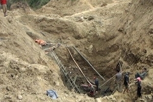 Sập hầm vàng làm 2 người chết, 1 người bị thương