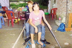 Tổ ấm 13m2 của cặp vợ chồng bại liệt